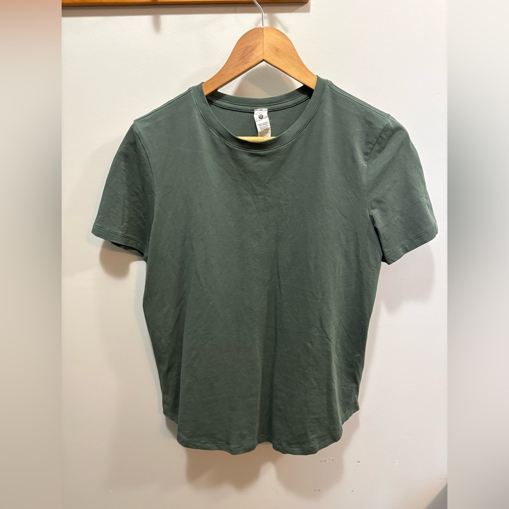 lululemon athletica green Short Sleeve Tee